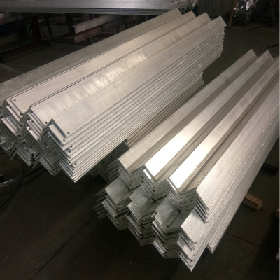 90 Graad galvaniseerde Muurhoek 640mm Q195-Q420 Gegalvaniseerd Warmgewalst Staalhoekstaal