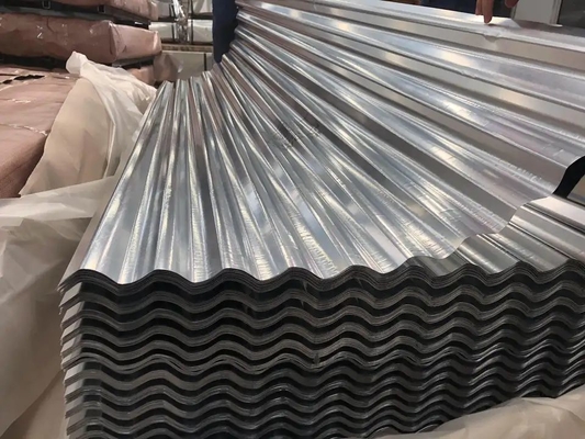 Van het de Kleuren Met een laag bedekte Plaatijzer van het zinkdakwerk plooide Gi van het het Staalmetaal Gegalvaniseerde 2000mm