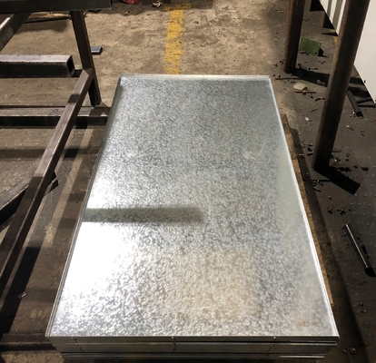 Warm gedompelde Q195 Q345 gegalvaniseerd staalplaat 100 mm 500 mm 1000 mm Breedte voor gebouwen